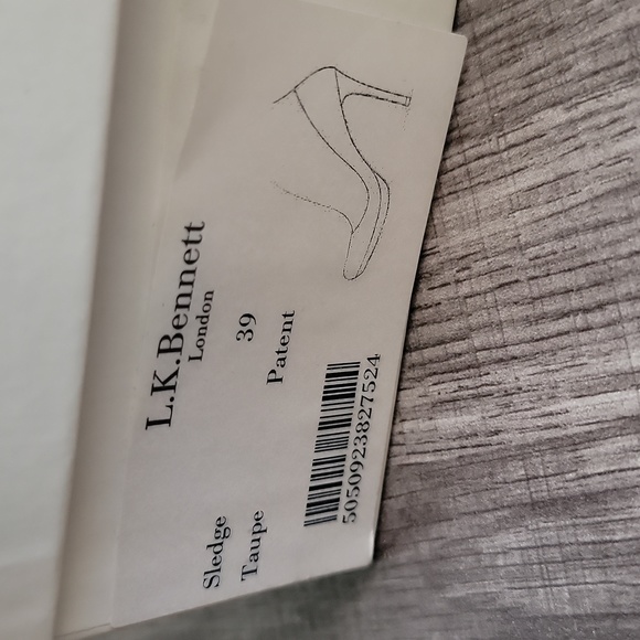 LK Bennett NWT "Sledge" pumps, tan, Patent Leather - Picture 10 of 12